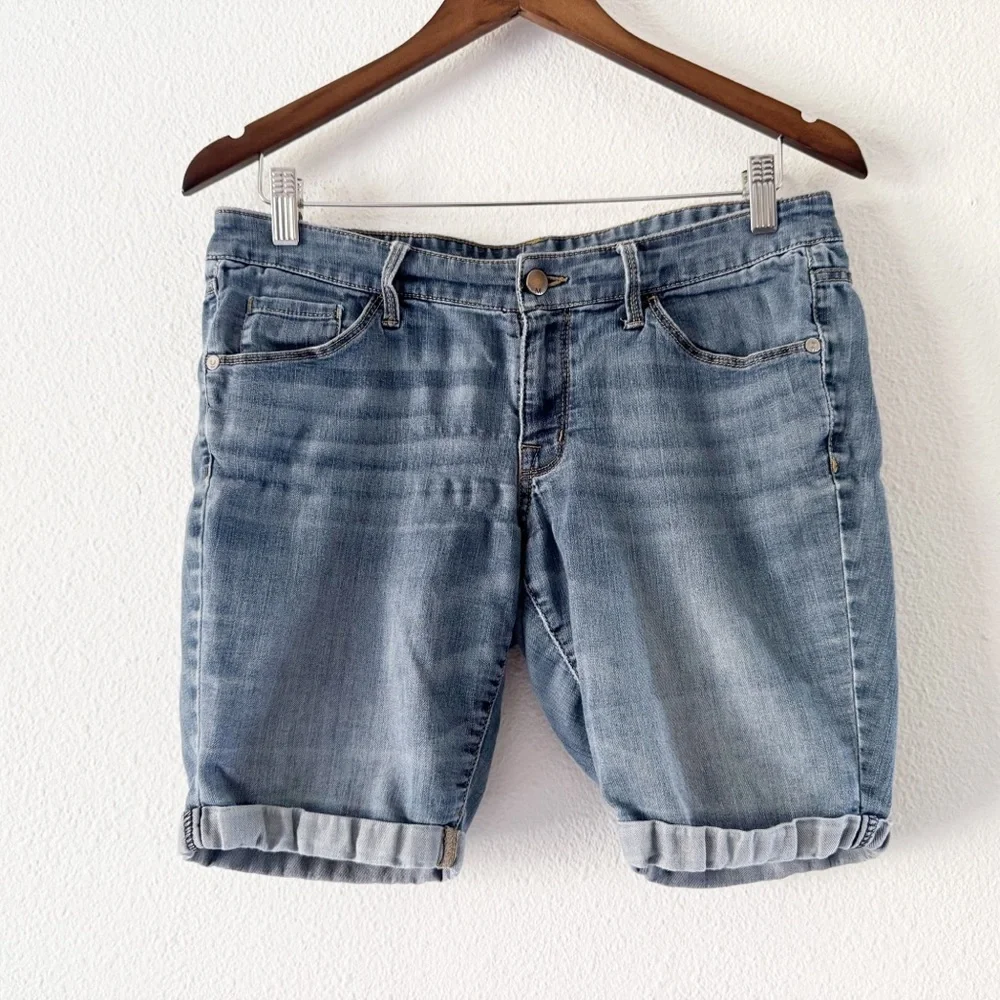 Old Navy Women's Mid-Rise Bermuda Denim Shorts Size 8 Classic Relaxed Casual